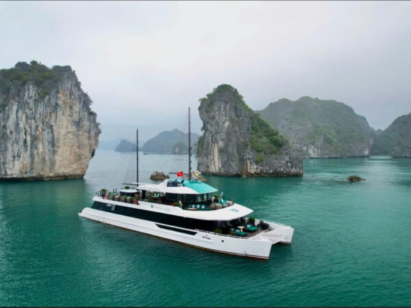 VỊNH HẠ LONG 1 NGÀY - DU THUYỀN CATAMARAN - 6 SAO.
