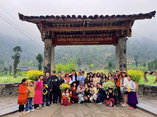 Địa chỉ nào là the sinh tourist thật để tránh nhầm lẫn với tour giả